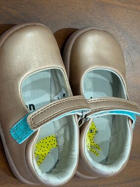 Ten Little Gold Mary Jane Shoes | Girls Size 5 | Gently Used